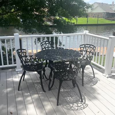 ** Correction ** ~ Aluminum Table & Four (4) Chairs - * Read Details