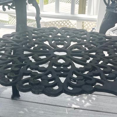 ** Correction ** ~ Aluminum Table & Four (4) Chairs - * Read Details