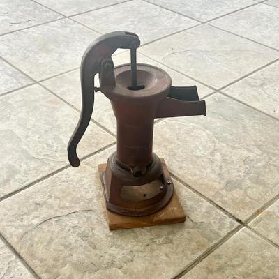 Antique Cast Iron Well Water Pump