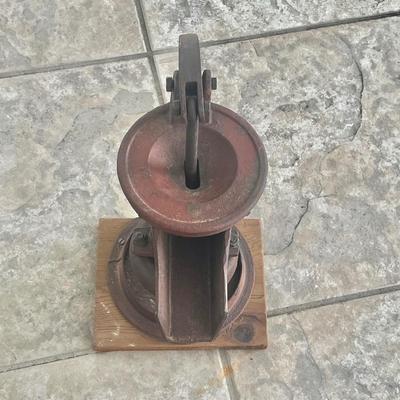 Antique Cast Iron Well Water Pump