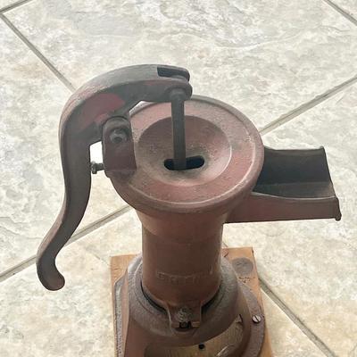 Antique Cast Iron Well Water Pump