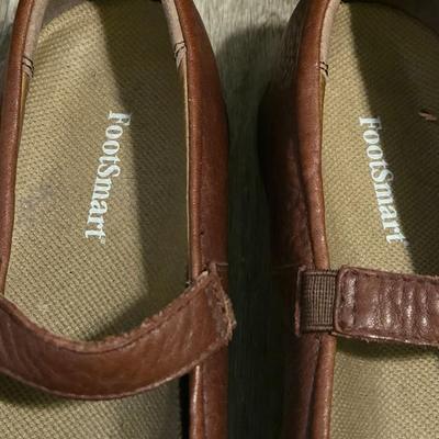 Brown Mary Jane's 8.5 Wide