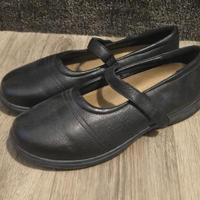 Black Mary Jane's- 8.5 Wide