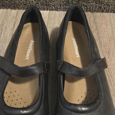 Black Mary Jane's- 8.5 Wide