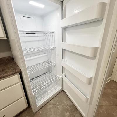 FRIGIDAIRE ~ 2021 ~ 6ft 4in Upright Freezer