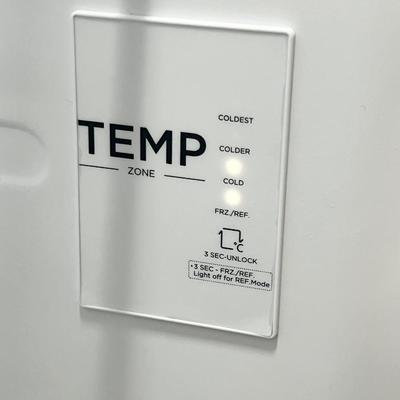 FRIGIDAIRE ~ 2021 ~ 6ft 4in Upright Freezer