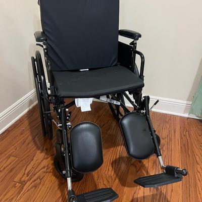 Like New Medline Light Wheelchair Elevating Leg