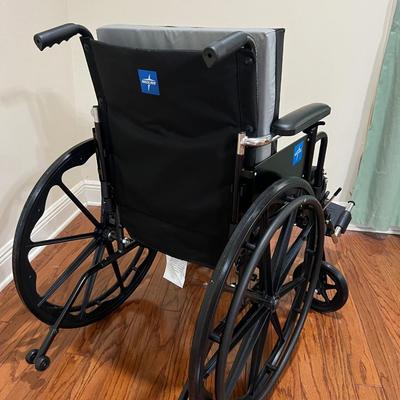 Like New Medline Light Wheelchair Elevating Leg