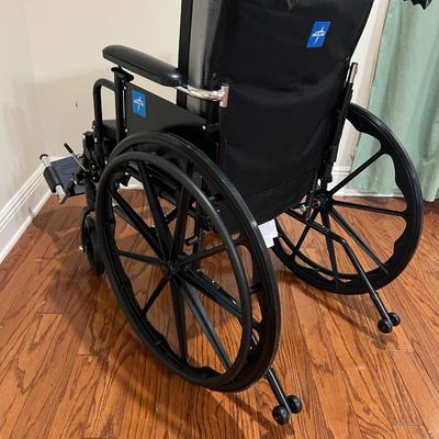 Like New Medline Light Wheelchair Elevating Leg