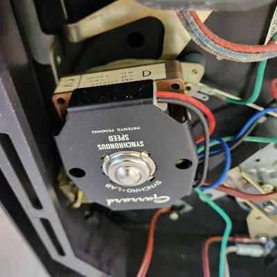 Vintage Garrard Synchro-Lab 95B Turntable Powers up and runs