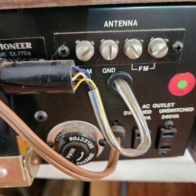 Pioneer Stereo Receiver SX-770 Powers up Good FM Single