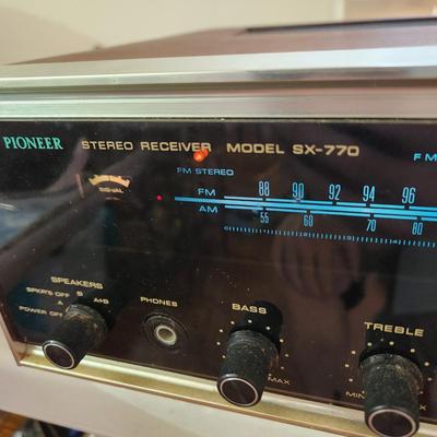 Pioneer Stereo Receiver SX-770 Powers up Good FM Single