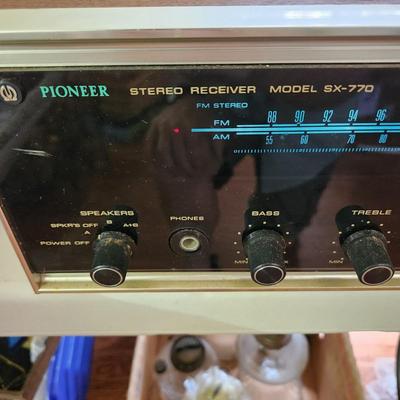 Pioneer Stereo Receiver SX-770 Powers up Good FM Single