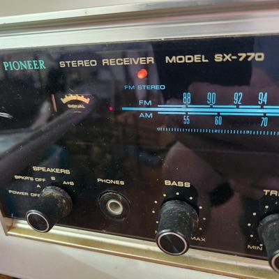 Pioneer Stereo Receiver SX-770 Powers up Good FM Single