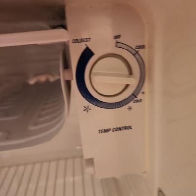 GE Mini Dorm Office Garage Refrigerator 18x19x32 Tested Working