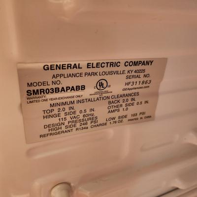 GE Mini Dorm Office Garage Refrigerator 18x19x32 Tested Working