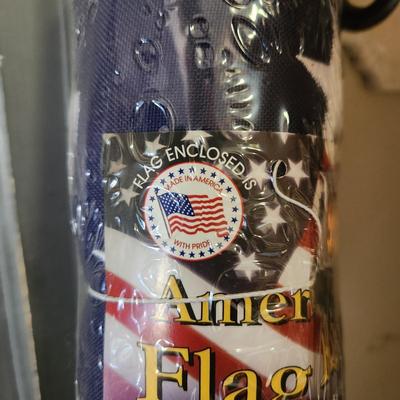 American Flag w Pole & Mounting Bracket
