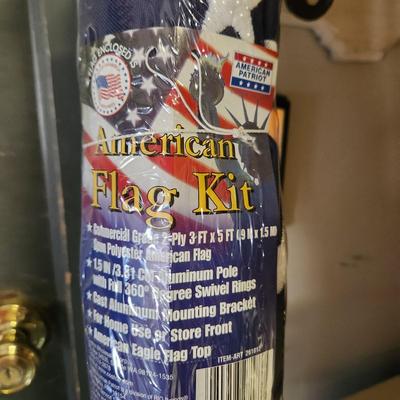 American Flag w Pole & Mounting Bracket