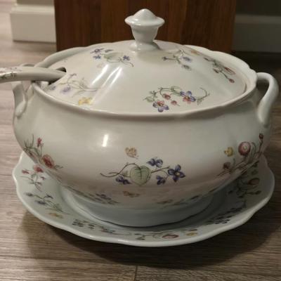 Cordon Bleu Soup Tureen with Ladle