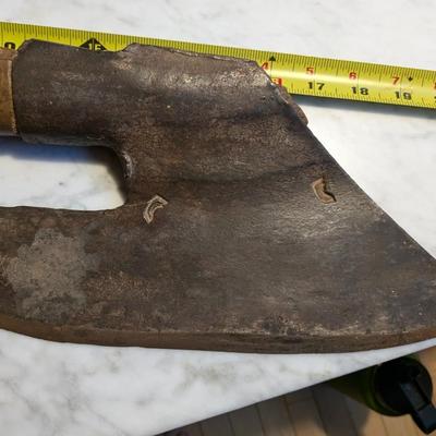 ANTIQUE GOOSE WING HEWING BROAD AXE IN GERMAN FORM