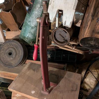 Cast Iron Metal Soda Bottle Press Capper Wine Corker