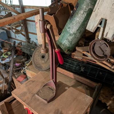 Cast Iron Metal Soda Bottle Press Capper Wine Corker