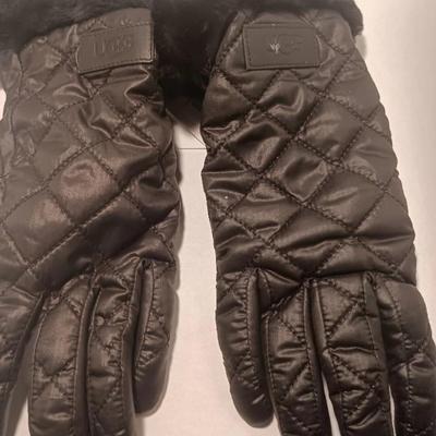 UGGS Women's Quilted Performance Glove