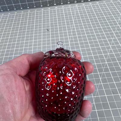 Fabulous Red Glass Strawberry from the 50's NICE~!!