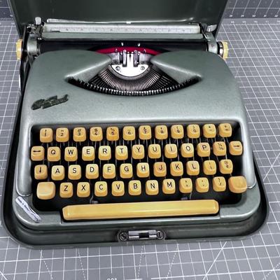 COLE Steel Portable Typewriter Green 