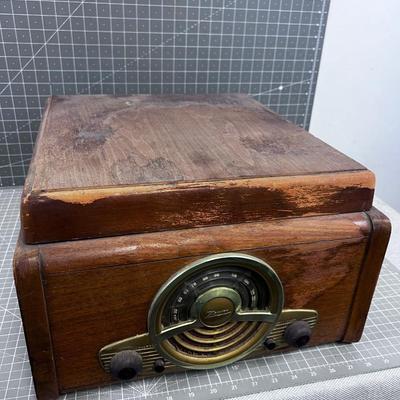 ZENITH Table Top Turn table and Radio