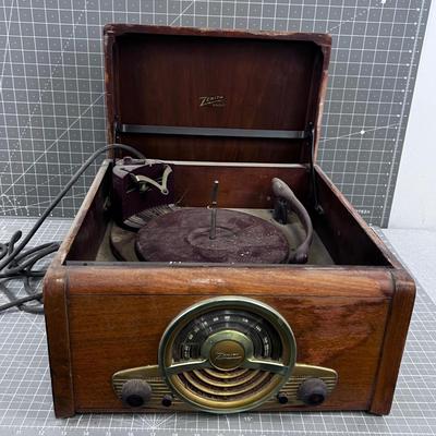 ZENITH Table Top Turn table and Radio