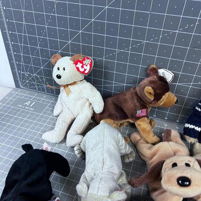 15 Beanie Babies Including "PINCHERS" Lobster, Highly Collectible and Valuable. 