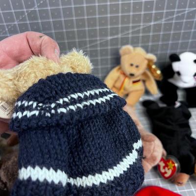 15 Beanie Babies Including "PINCHERS" Lobster, Highly Collectible and Valuable. 