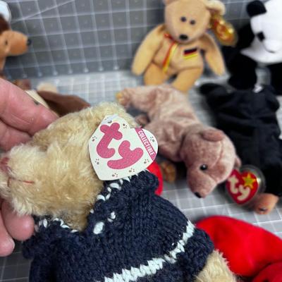 15 Beanie Babies Including "PINCHERS" Lobster, Highly Collectible and Valuable. 