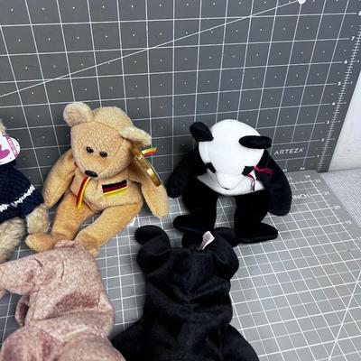 15 Beanie Babies Including "PINCHERS" Lobster, Highly Collectible and Valuable. 