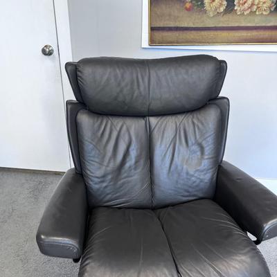 Ekornes Stressless Lounge Chair & Ottoman