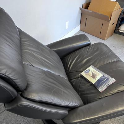 Ekornes Stressless Lounge Chair & Ottoman