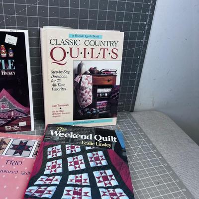 Large Grouping of Quilting Books and Magazines 