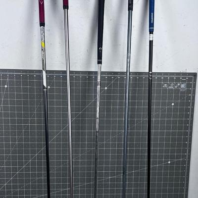Lot of Golf Clubs Mostly Woods [Right Handed] 