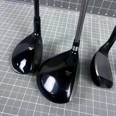 Lot of Golf Clubs Mostly Woods [Right Handed] 