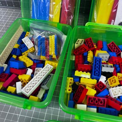 6 Tubs of LEGOS 