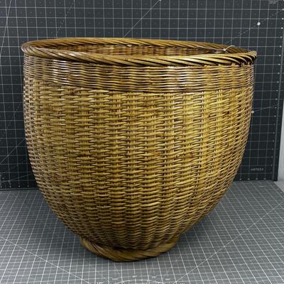 LARGE WICKER Basket