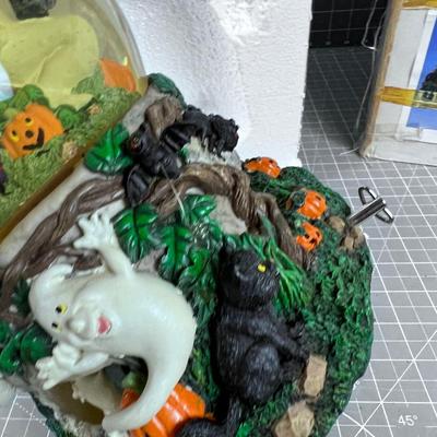 Lovely Musical HALLOWEEN SNOW (bat Snow) GLOBE - Works! 