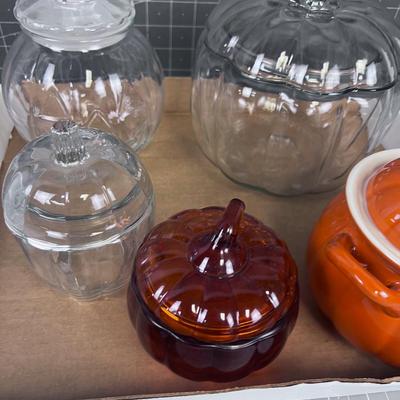 Tray of 5 lidded Glass Pumpkins 