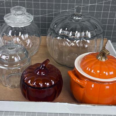Tray of 5 lidded Glass Pumpkins 