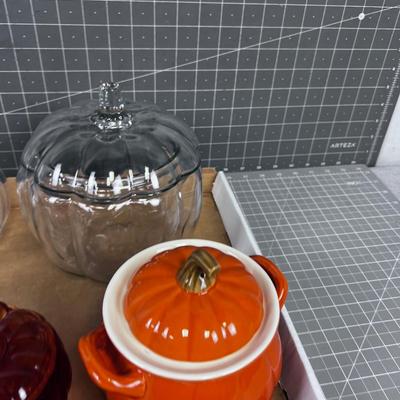Tray of 5 lidded Glass Pumpkins 