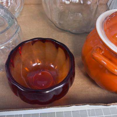 Tray of 5 lidded Glass Pumpkins 