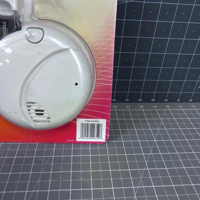 2 NEW Smoke Alarms NEW OLD STOCK 