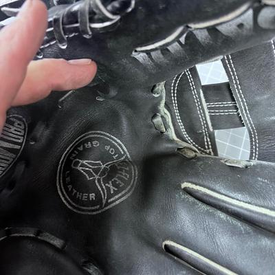 SPALDING Softball Mitt 
