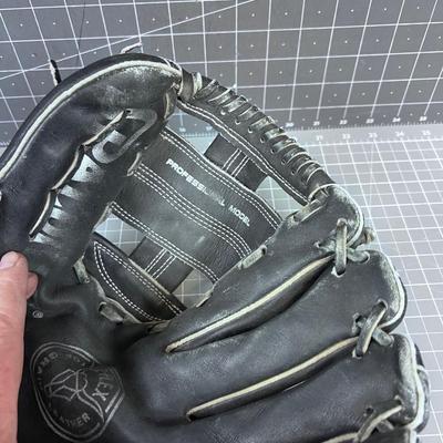 SPALDING Softball Mitt 